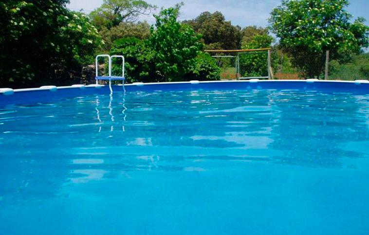 Piscina en El Torrent, casa rural del Solsonès